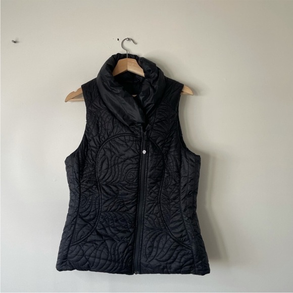 Lululemon RARE “Get Down” Black Quilted Puffer Reversible Down Vest Size 6 - Picture 3 of 5